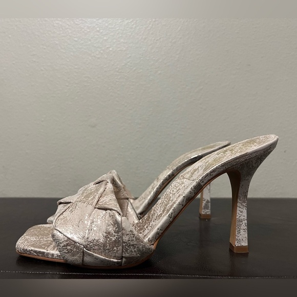 Vince Camuto Brelanie Braided Strap Sandal In Metallic Golden Natural Size 8.5 - Picture 2 of 11